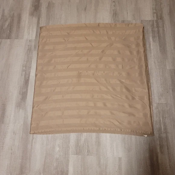 Large Tablecloth - Picture 2 of 3